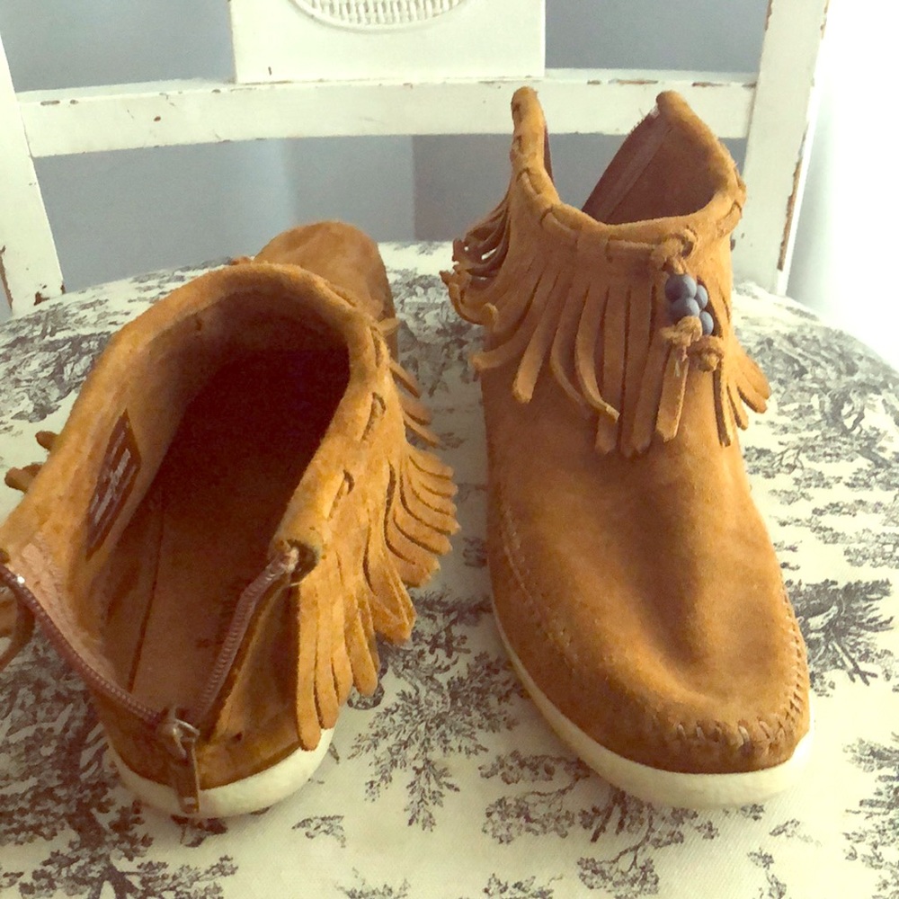 Single fringe, beaded Minnetonka booties